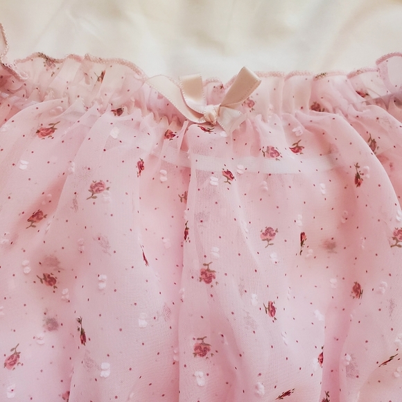 Pink rose floral two piece lingerie set - Picture 2 of 3